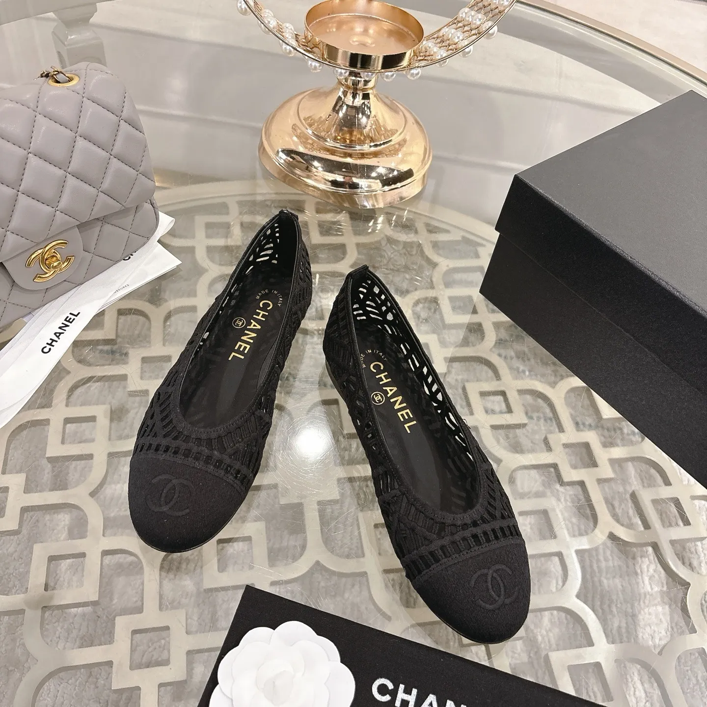 👟👟Ex-factory price 520👟👟 Chanel 25SS finally comes out with woven ballet shoes‼ ️ Shoes worthy of their own article, I have to say that they are finally waiting for you! So elegant and chill. Wear it in the summer to enjoy the breeze and walk on the street. Round square toe design. Cute and cute~ The appearance is super online. When you wear it, you will feel like a wealthy daughter. I thought it was good-looking. Only when I put it on my feet do I know how easy it is to wear~ Upper: Exclusive custom-made mesh (comfortable and breathable) Foot pad: Sheepskin Outsole: Genuine leather sole imported from Italy Size: 35-39 (customized at 40.41.42)